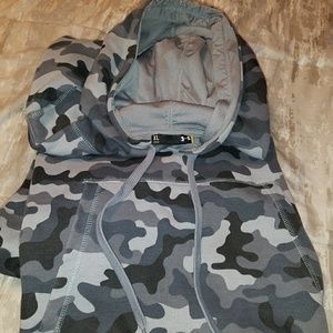 Under Armour swet shirt MEN'S size XL (camouflage)